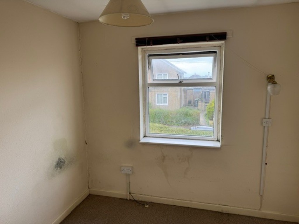 Lot: 121 - HOUSE FOR IMPROVEMENT - Bedroom 2